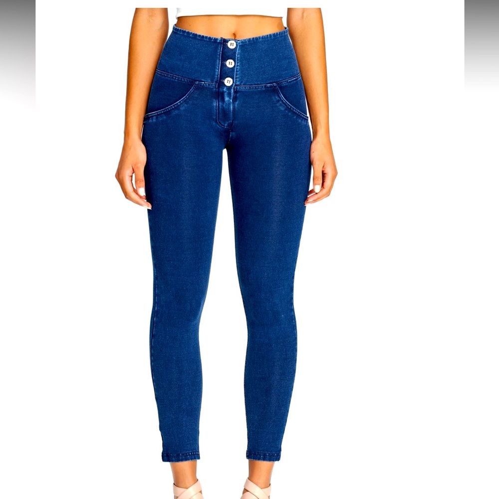 NWT Freddy skinny jeans size Medium or 6. Really wanted these to fit me.